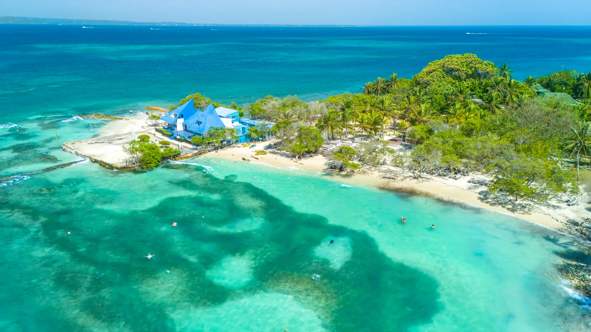 Vista panorámica del mar y la vegetación de Islas del Rosario
